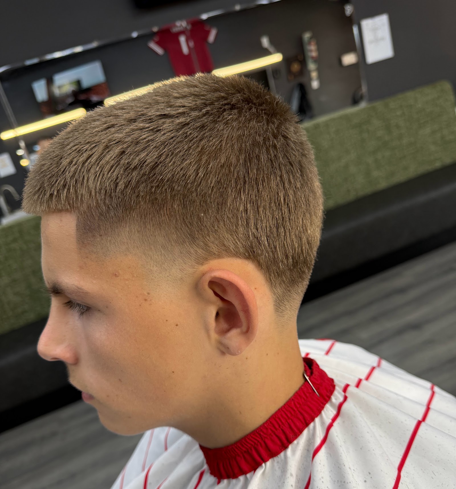 Clean taper haircut from Sir Gentleman Barbershop